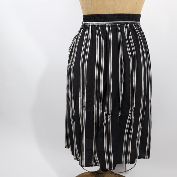 Black and white striped flowy button-up skirt - Picture 2 of 6